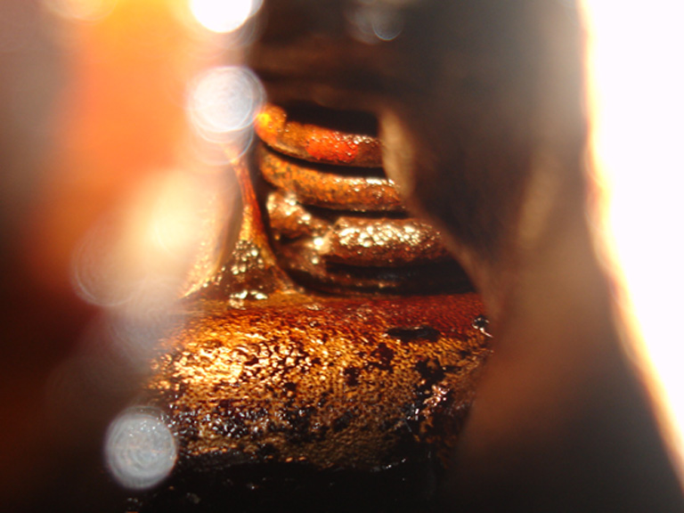 close-up of the broken spring, slightly different angle