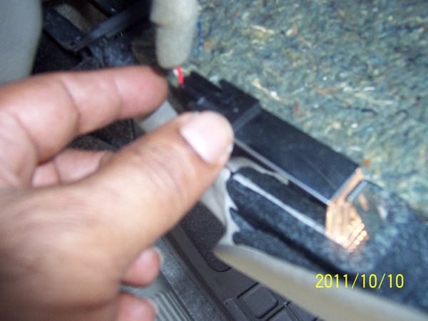 Disconnect lower dash panel light.