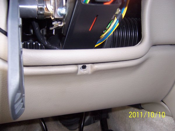 Remove steering column (bottom) cover. Release top cover only.