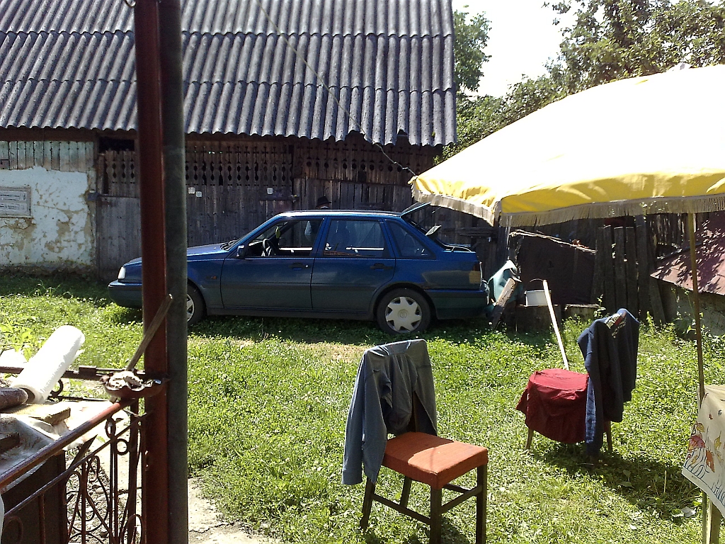 cu umbreluta galbena.jpg