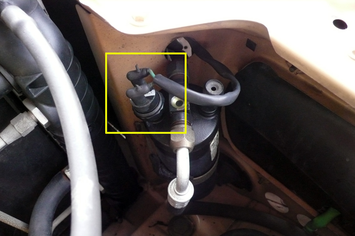 Receiver drier. This is the low pressure switch.