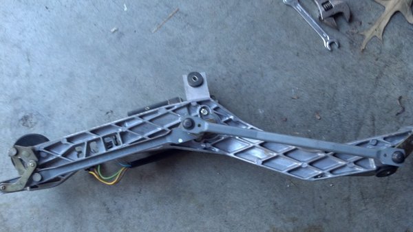 Here is the entire linkage w/ frame- notice the arm link at the far right...it conforms to the frame,not jutting out on top.