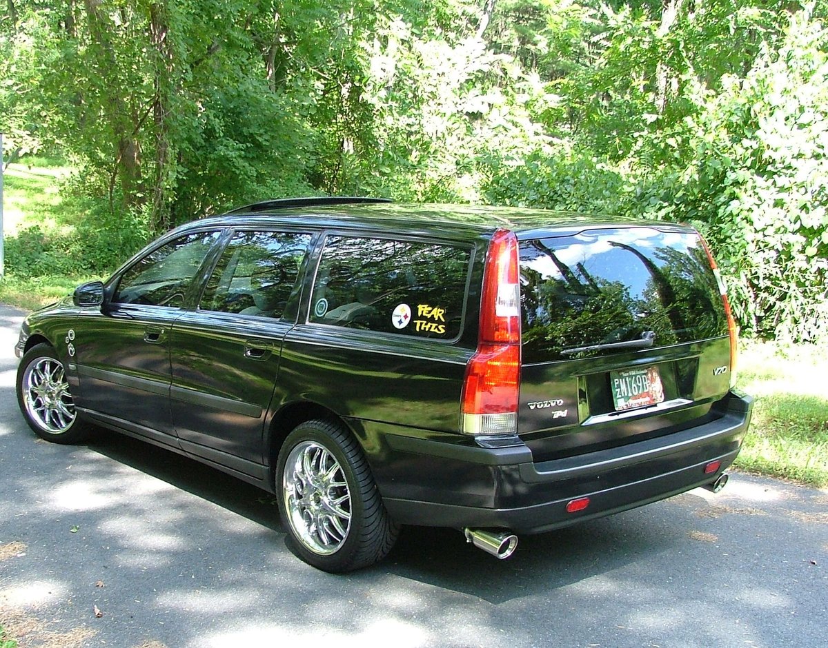 with 17" premium wheels &amp; Sumitomo tires, tinted windows, custom Y dual exhaust