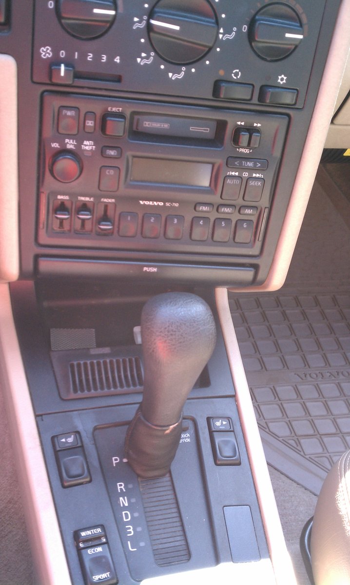 95 volvo console.jpg