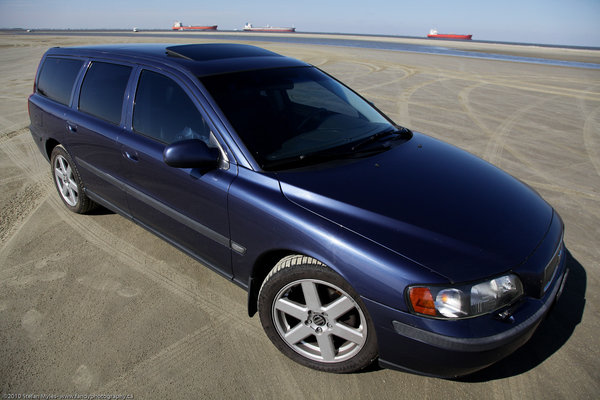 Yeah. They look awesome on my '07 V70 T5.