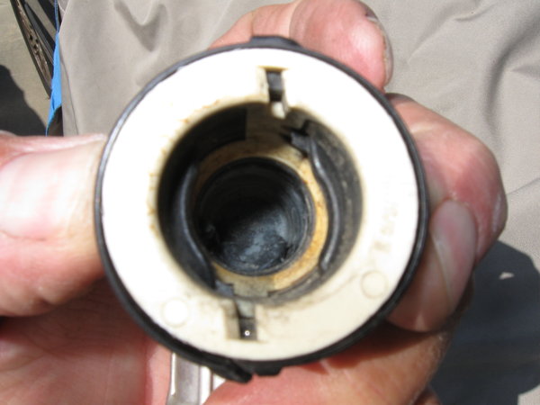 retaining lugs visible, collar is in "closed" position