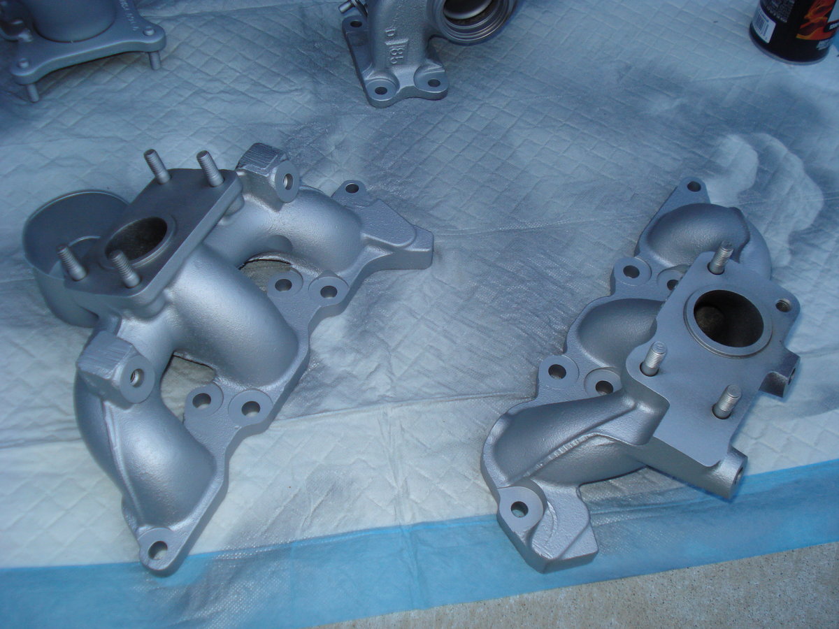 Got the turbo parts back from my brother who sandblasted everything and i sprayed nice coats of VHT hi temp paint..