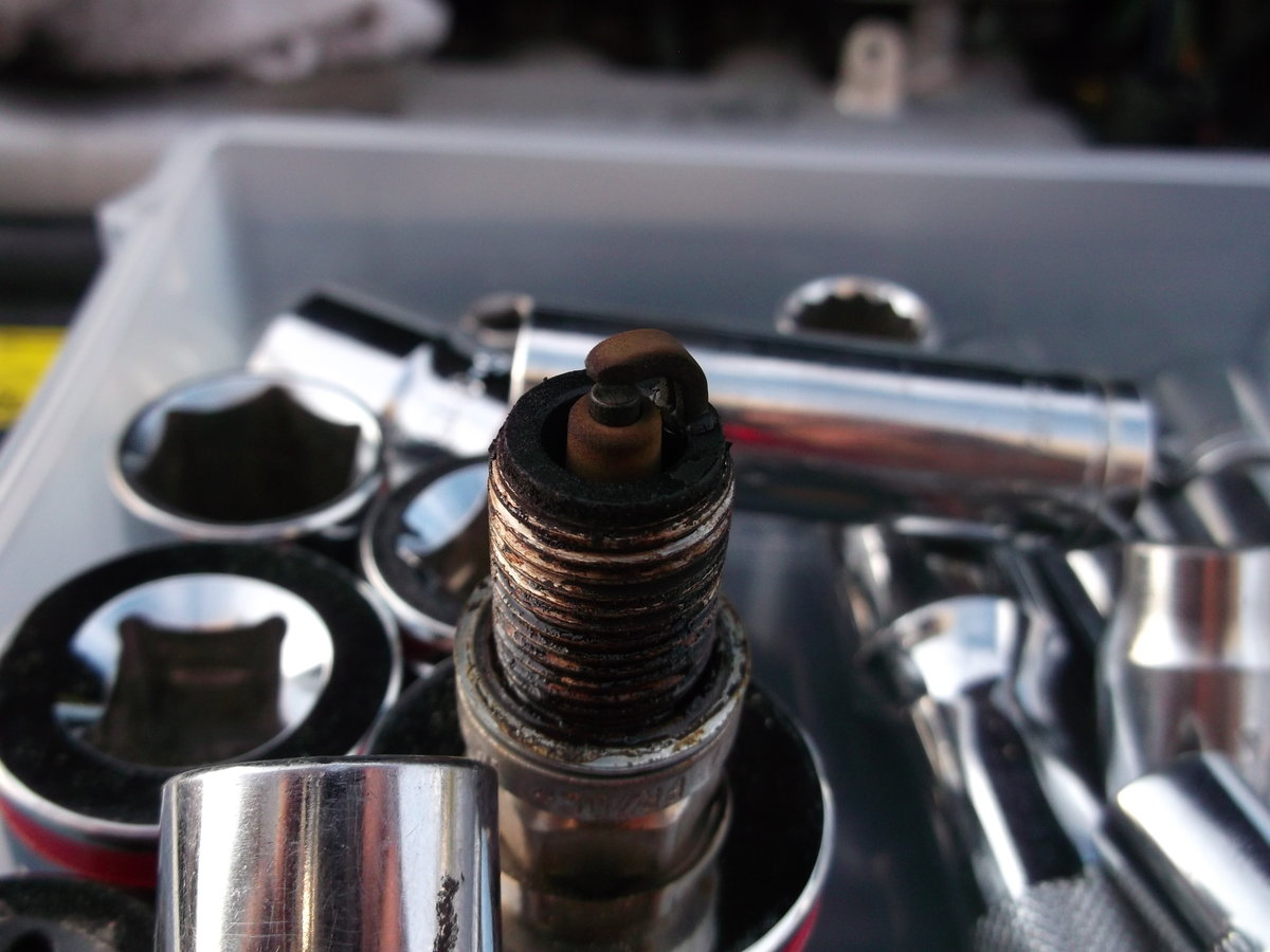 Pics of the plugs and Turbo "plumbing"