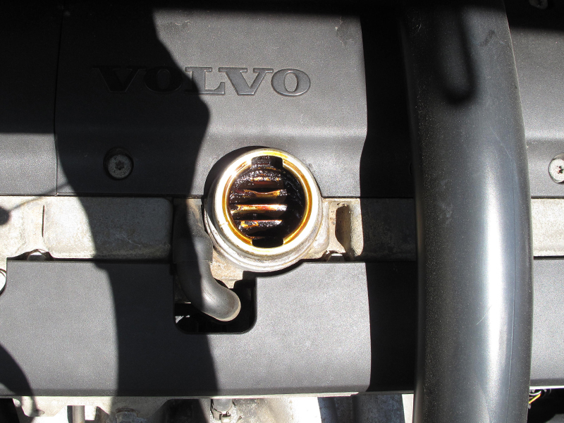 2001 V70XC oil filler