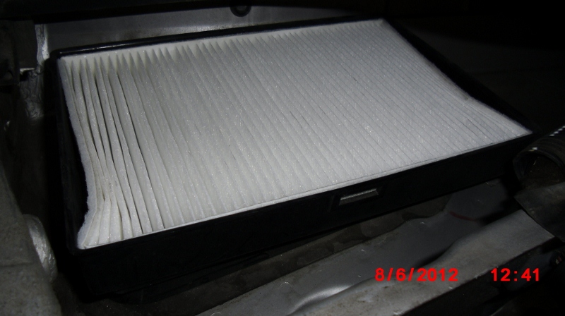 Pay attention to the airflow marks and install. Notice that two sides bend in. Next pollen season get a filter with a solid frame or order the Volvo brand.