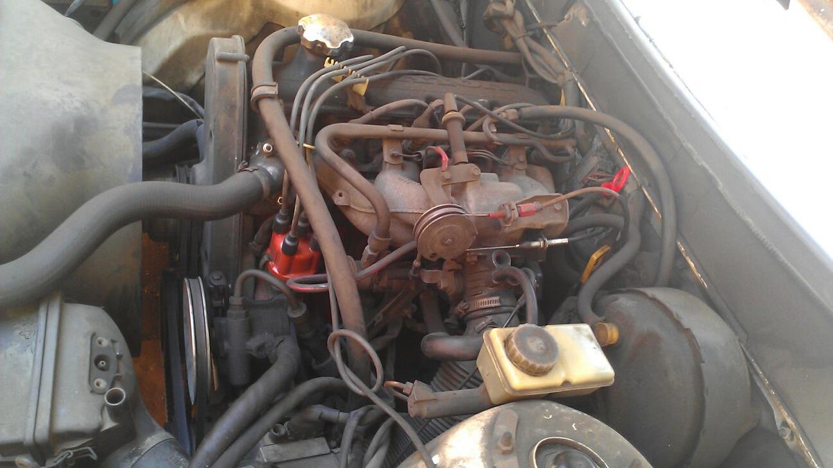 volvo_240_dl_1986_throttle_body_location.jpg
