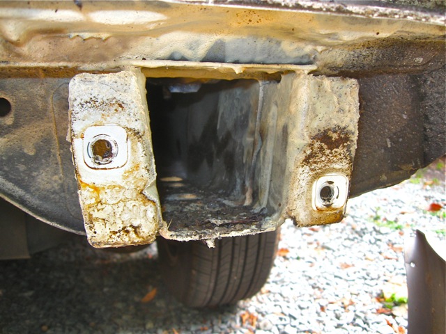 21) Remove the bumper bracket .jpg