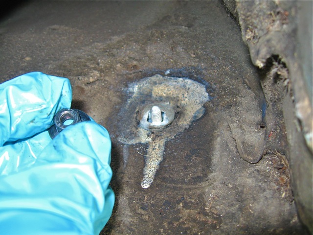 31) Install 10mm bolt on passenger's side (from under car).jpg