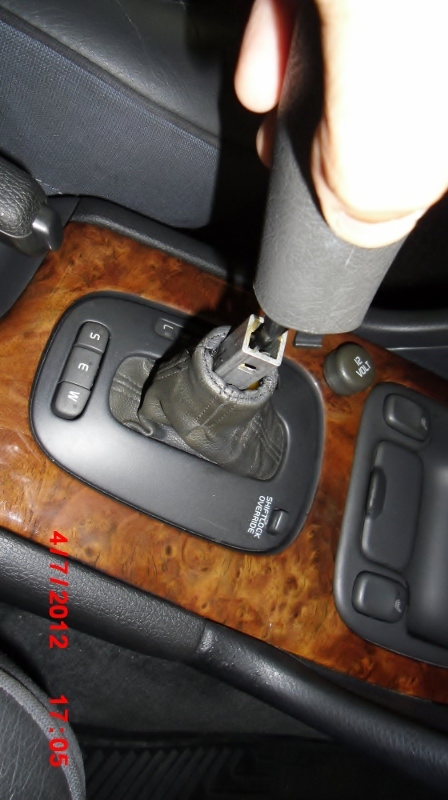 Pull up with two hands hard! It comes off since there are no screws or bolts.