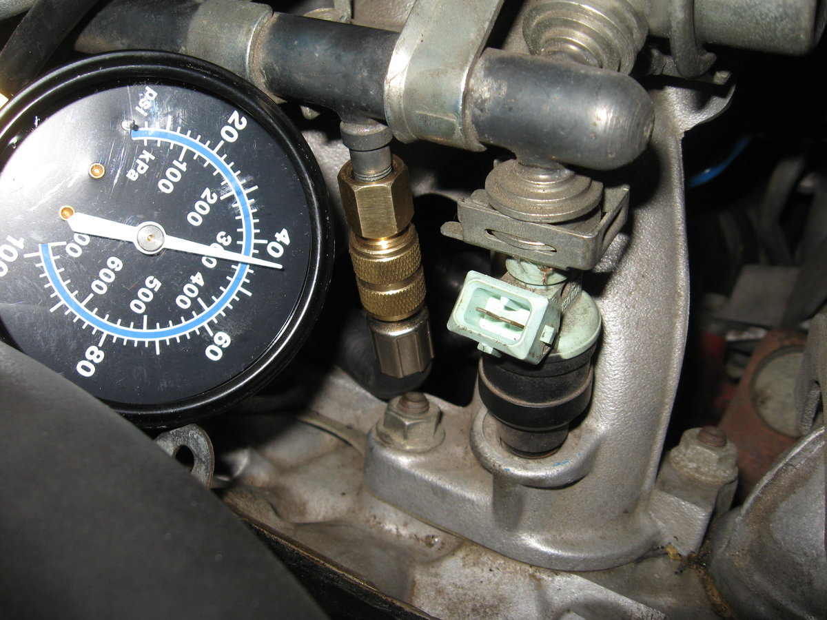 ignition on approx. 44 psi #1 injector wire removed for ease of access. You can see how the adaptor added excessive length and caused the manifold nut to interfere. A real bite to put on.