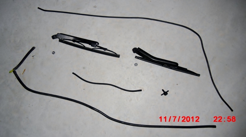 Headlight washer parts removed from 1998 V70 XC, left motors. For sale, cheap, slightly used!