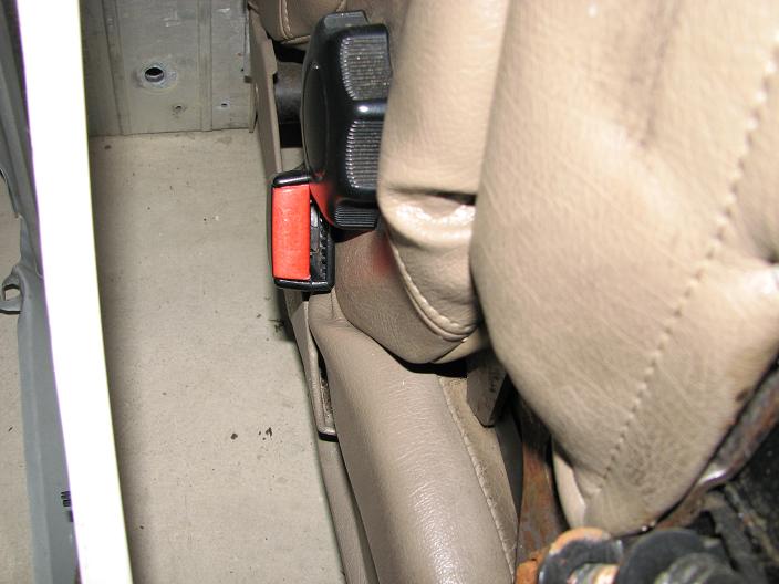 '93 seatbelt latch.jpg