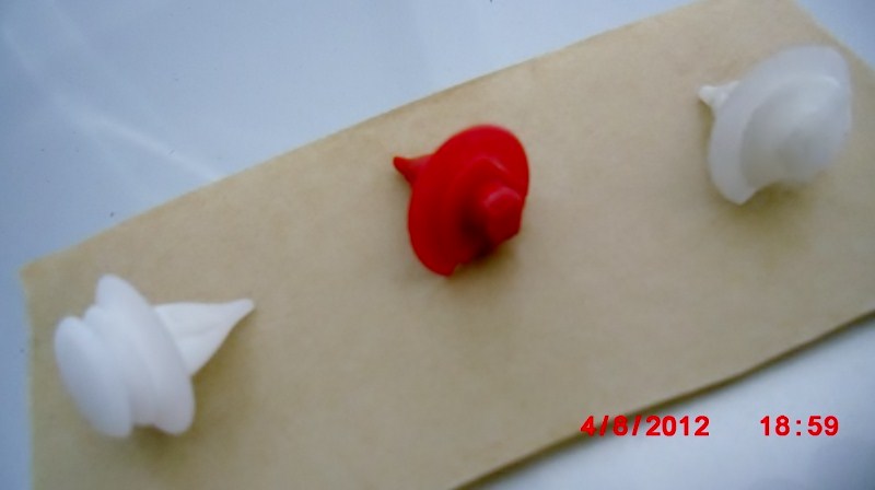 1998 V70 XC interior door trim clips. New one on left, old broken ones on right. Have a bagful handy.