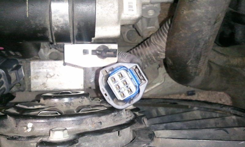 Wiring boot.  Both inside prongs do not read any voltage.  Both outside do.