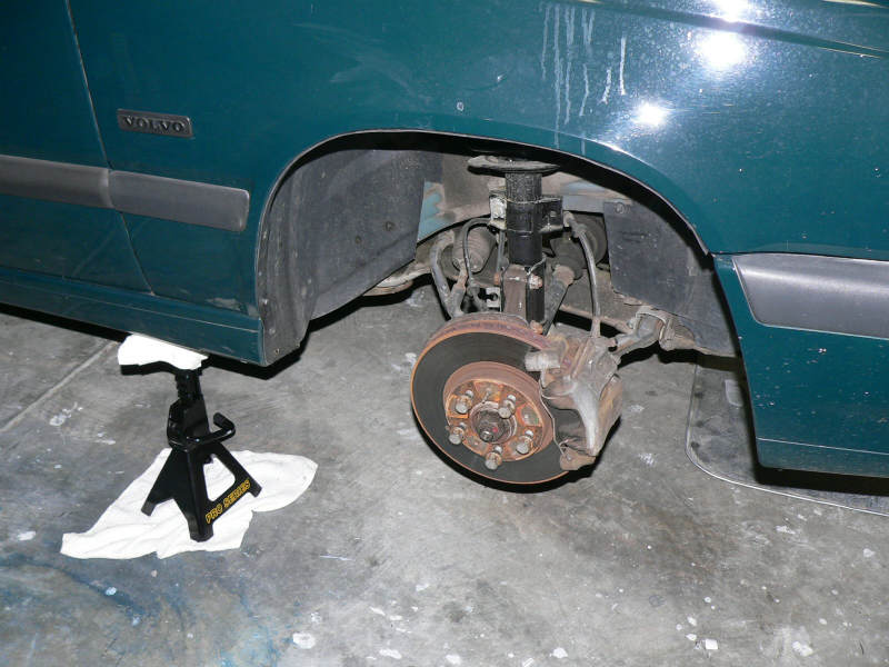 Volvo 850 jack stand location