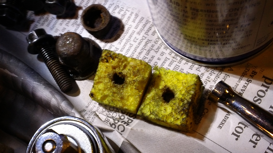 making use of cleaning sponge