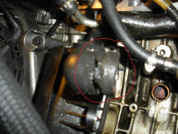 j hose on PCV oil resv.jpg