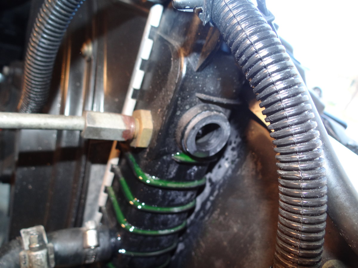 940 radiator hole.jpg