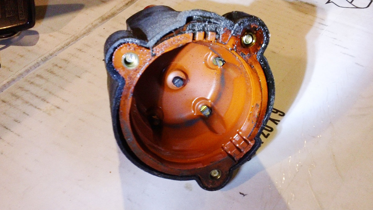 cap after three years of oil leak at REAR intake cam