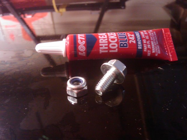 Bot Nut Locktite.jpg