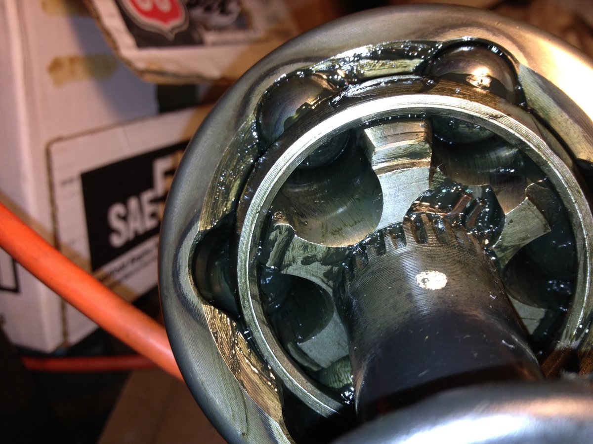 the circlip is visible in the recess as two short copper-colored tangs