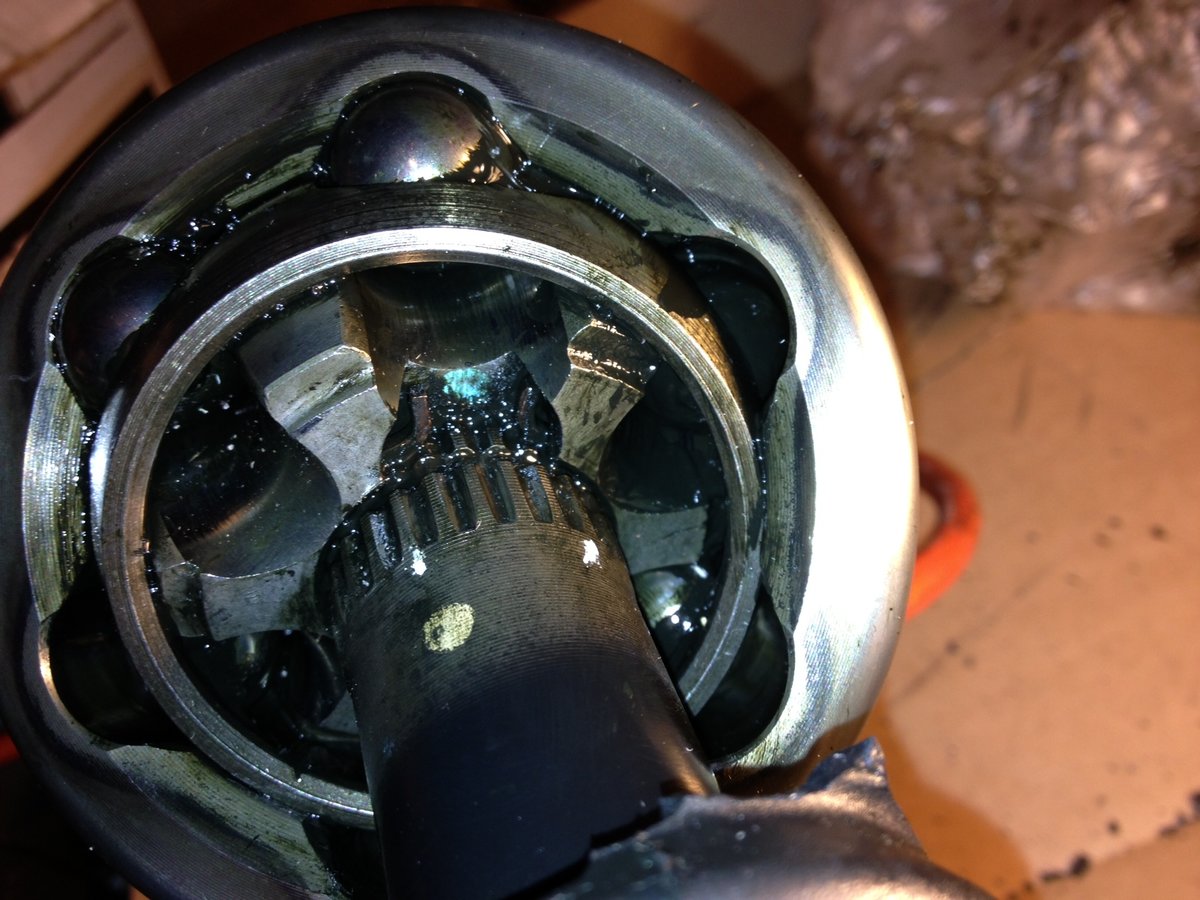 Outer CV joint dislodged and partway off, you can now see the separated ends of the circlip in the recess.
