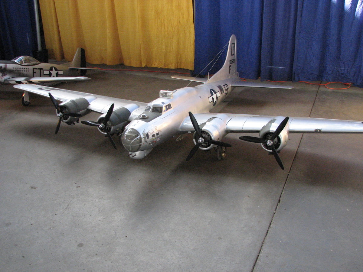 RC B-17