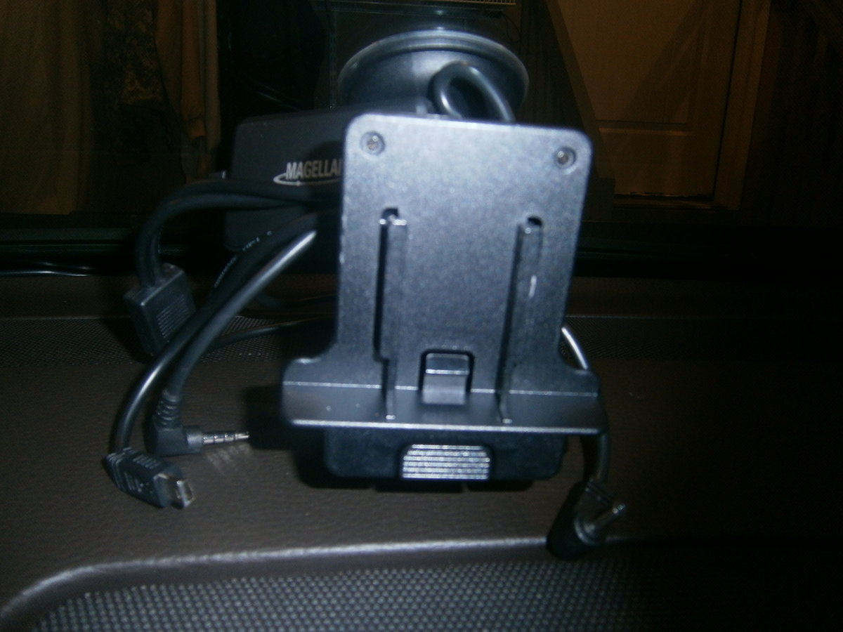 Windshield Mount with wires routes behind the dash