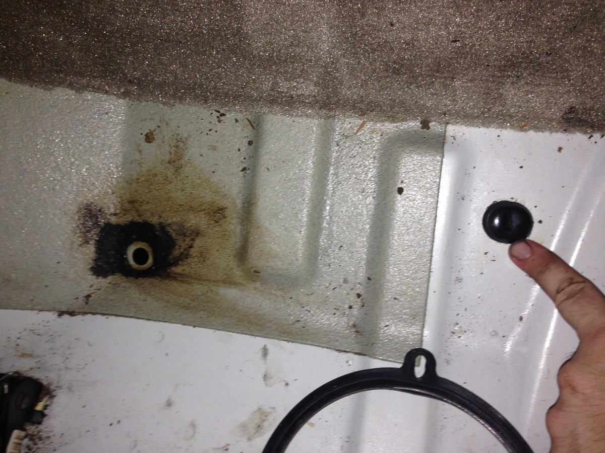 Is the hole missing this rubber piece?