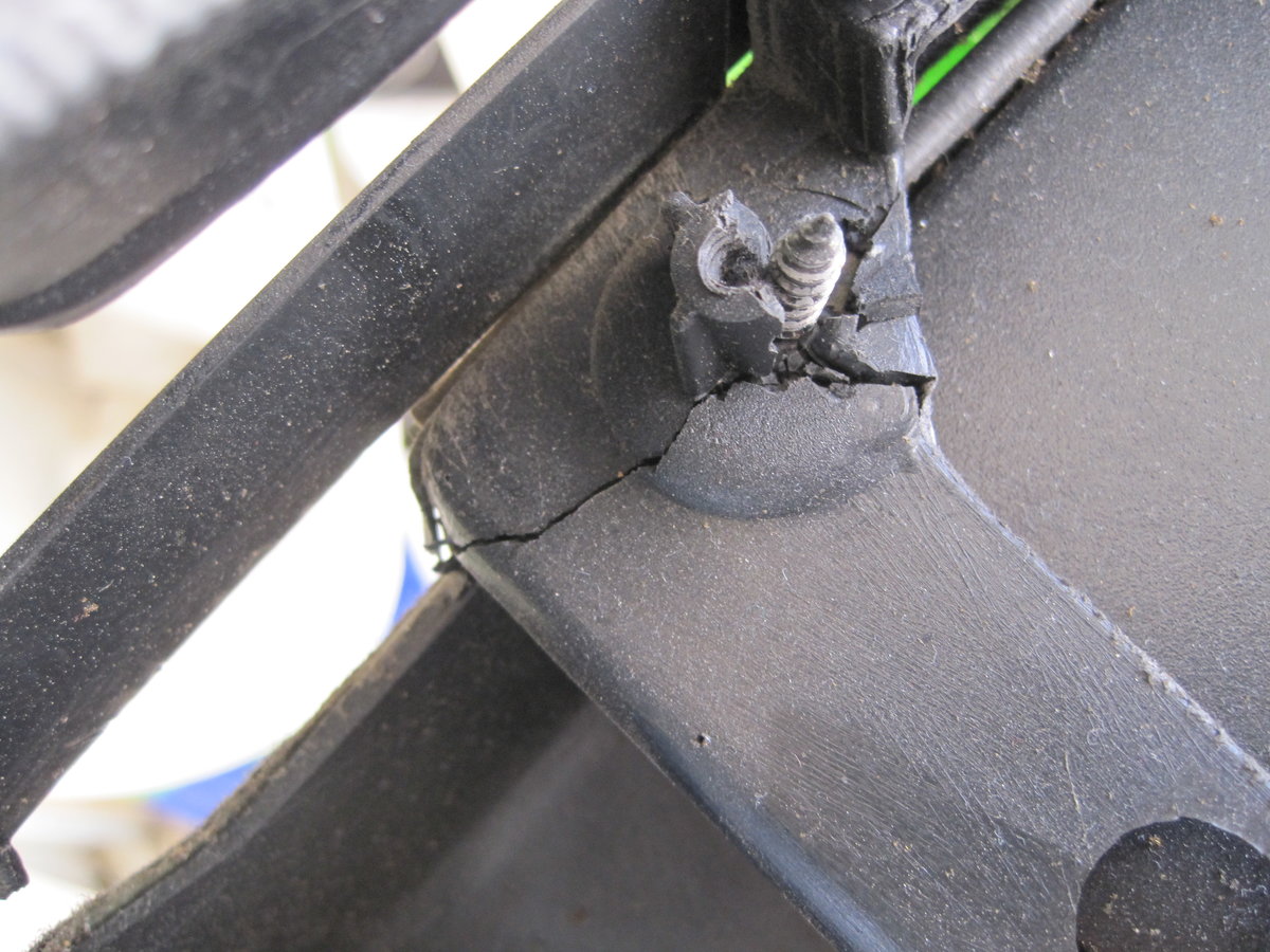 Crack around glove compartment