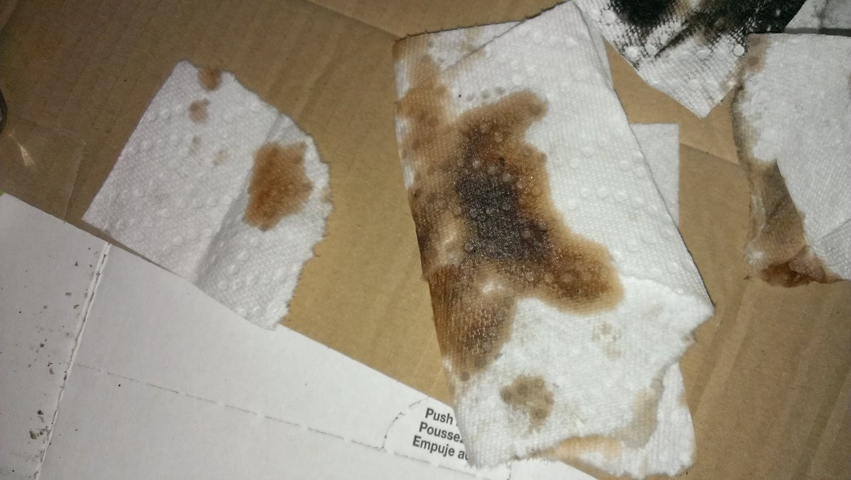 napkin wipe - ps on left, puddle on right