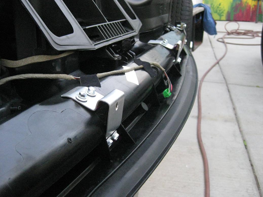 V70XC Dash Mounts.JPG