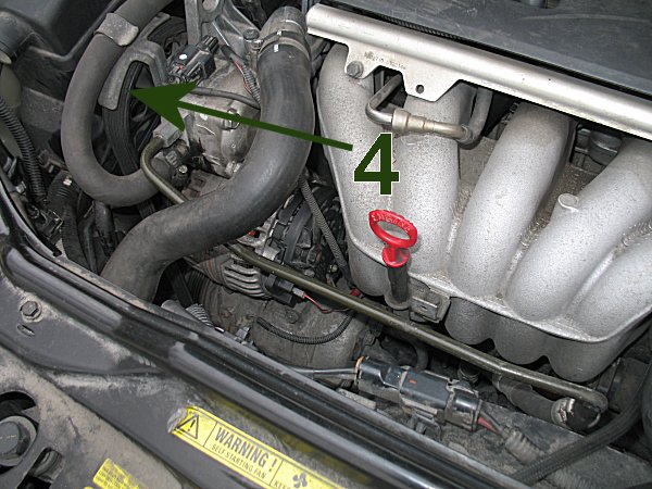 Tube guide shall be clear from the auxiliary belt!
