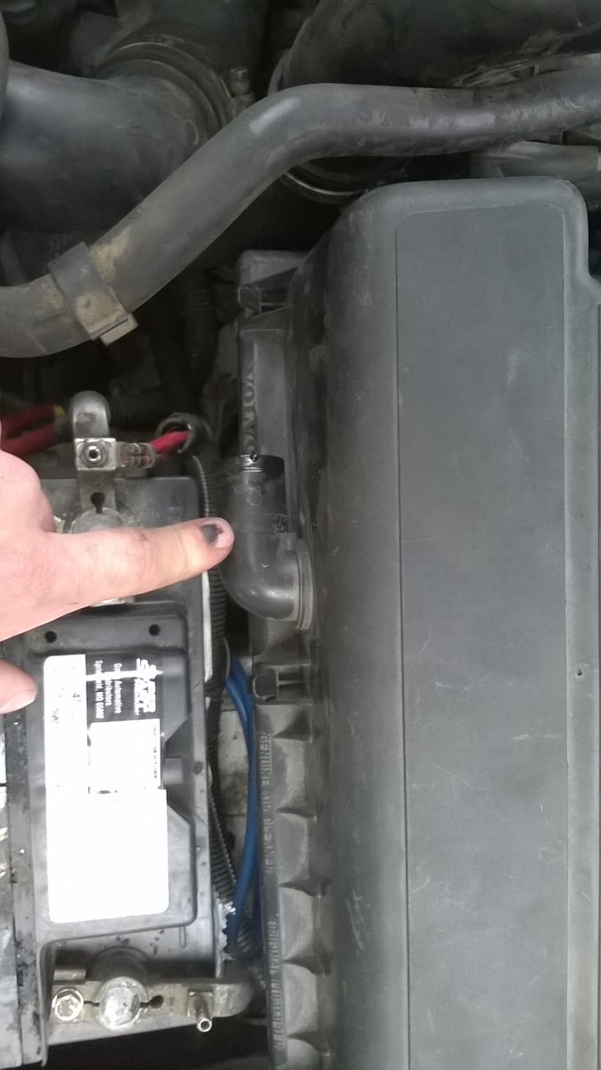 Random port on air box lid