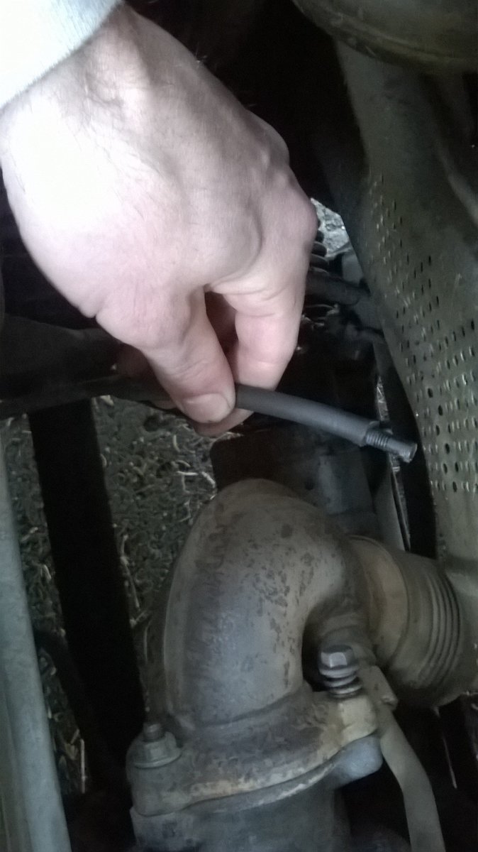 What does this connect to? doesn't seem to have any vacuum or coolant going through it. There is a plug on the end of it that i put just for kicks and giggles