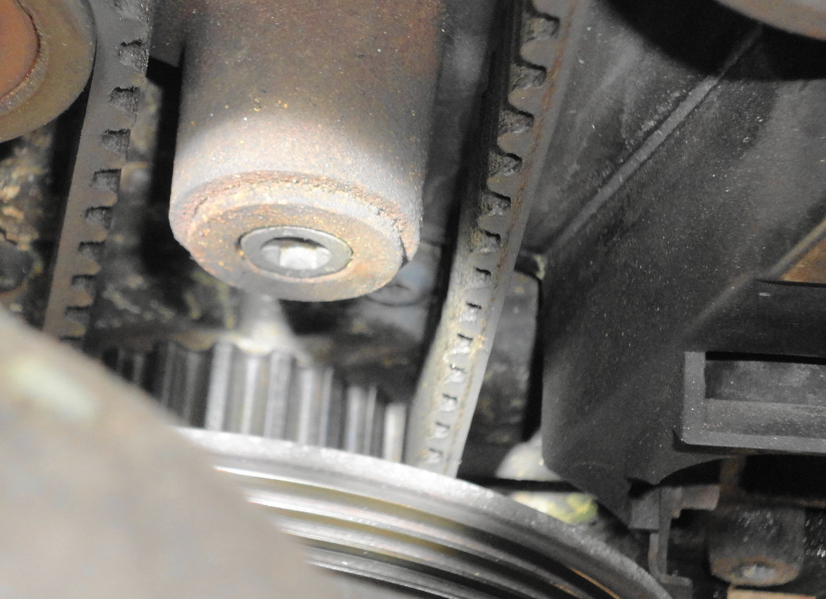 Difficult to see but pump marking and two tick marks on either side of crank valley.