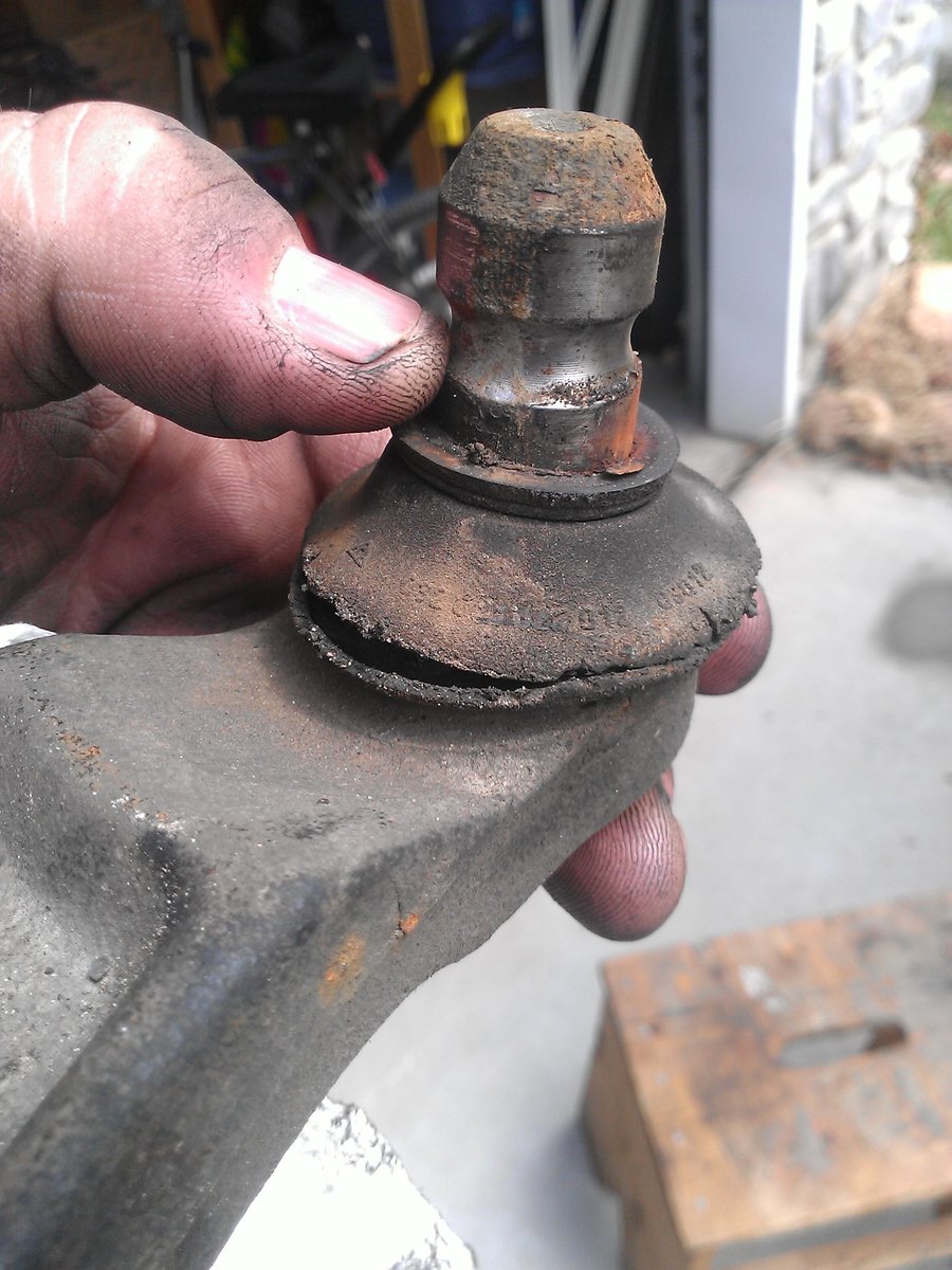 As you can see the ball joint on the control arm was completely shot!
