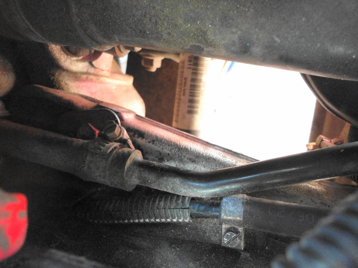 Three inch rubber hose connecting filler vent tube with fuel tank.