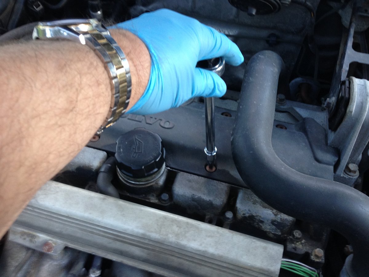 Torx T30 bit, remove and save 8 screws from cam cover