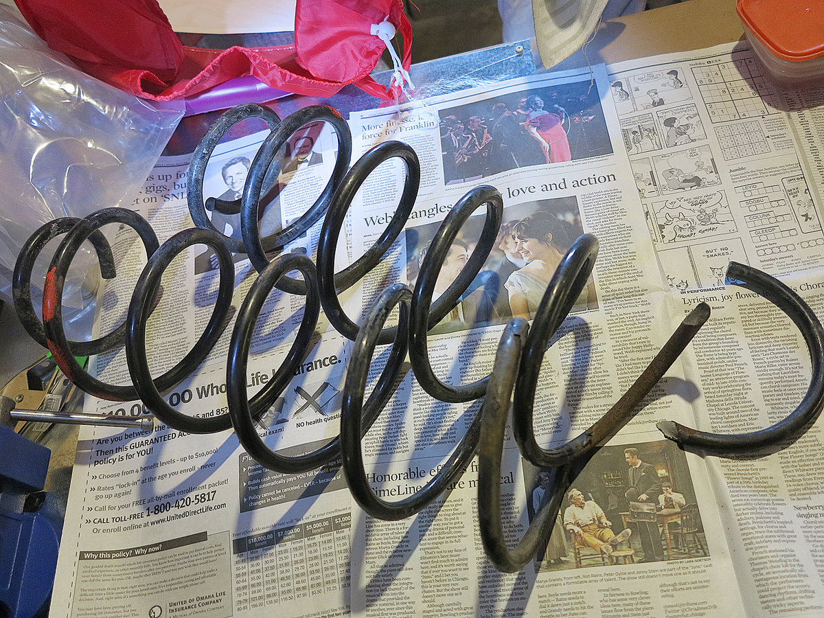 6 rings coil spring with rusted last ring