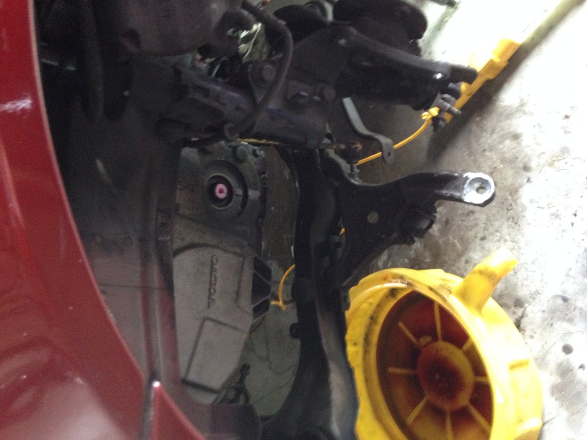 Lowering the engine after dropping down the subframe.  Follow the VIDA instructions for this stuff...