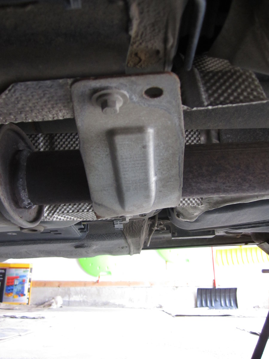 Bracket under prop-shaft and muffler