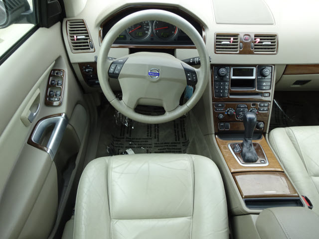 VolvoXC90-07.jpg