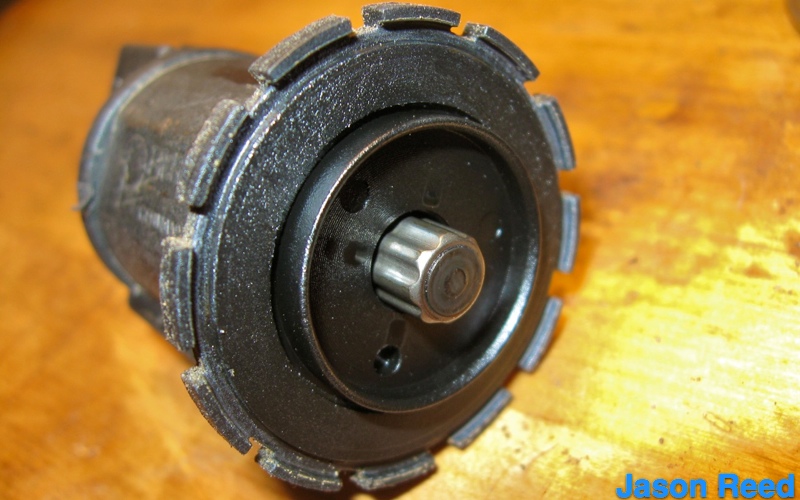 The piston with sealing surface