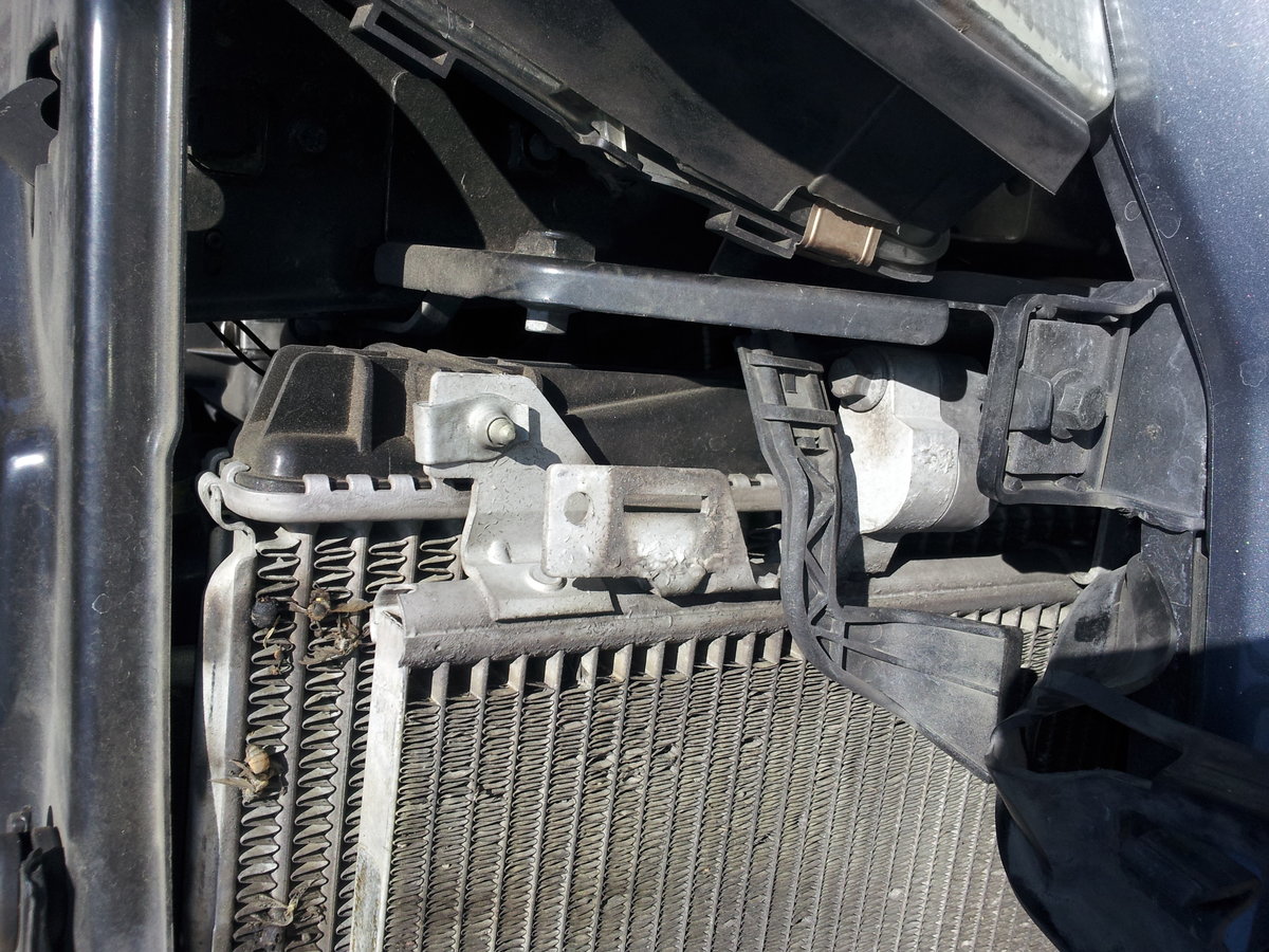 Right side of the unit showing the connection to the low side hose (I think this goes to the low side hose...)